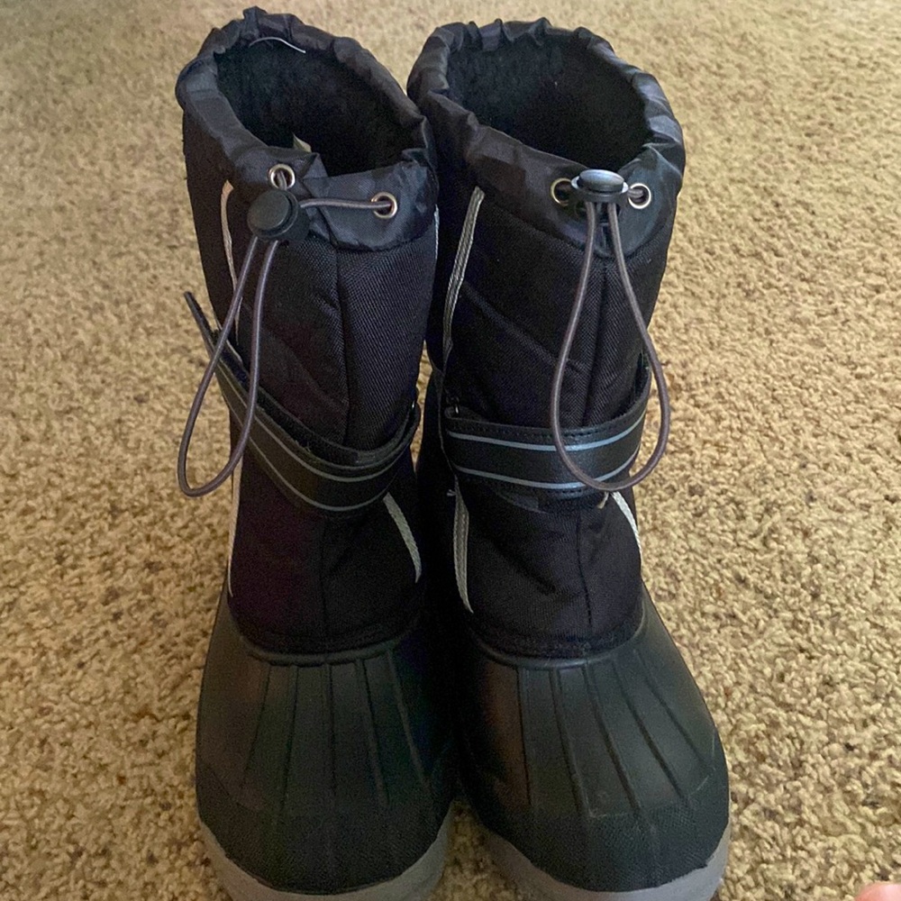Snow Boots Size 7 (big kids)